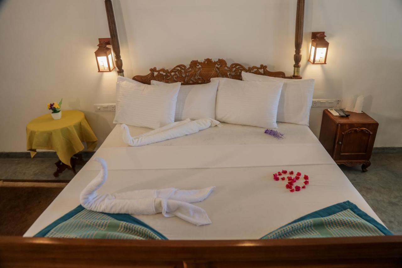 Sea Trails Bentota Hotel Bagian luar foto
