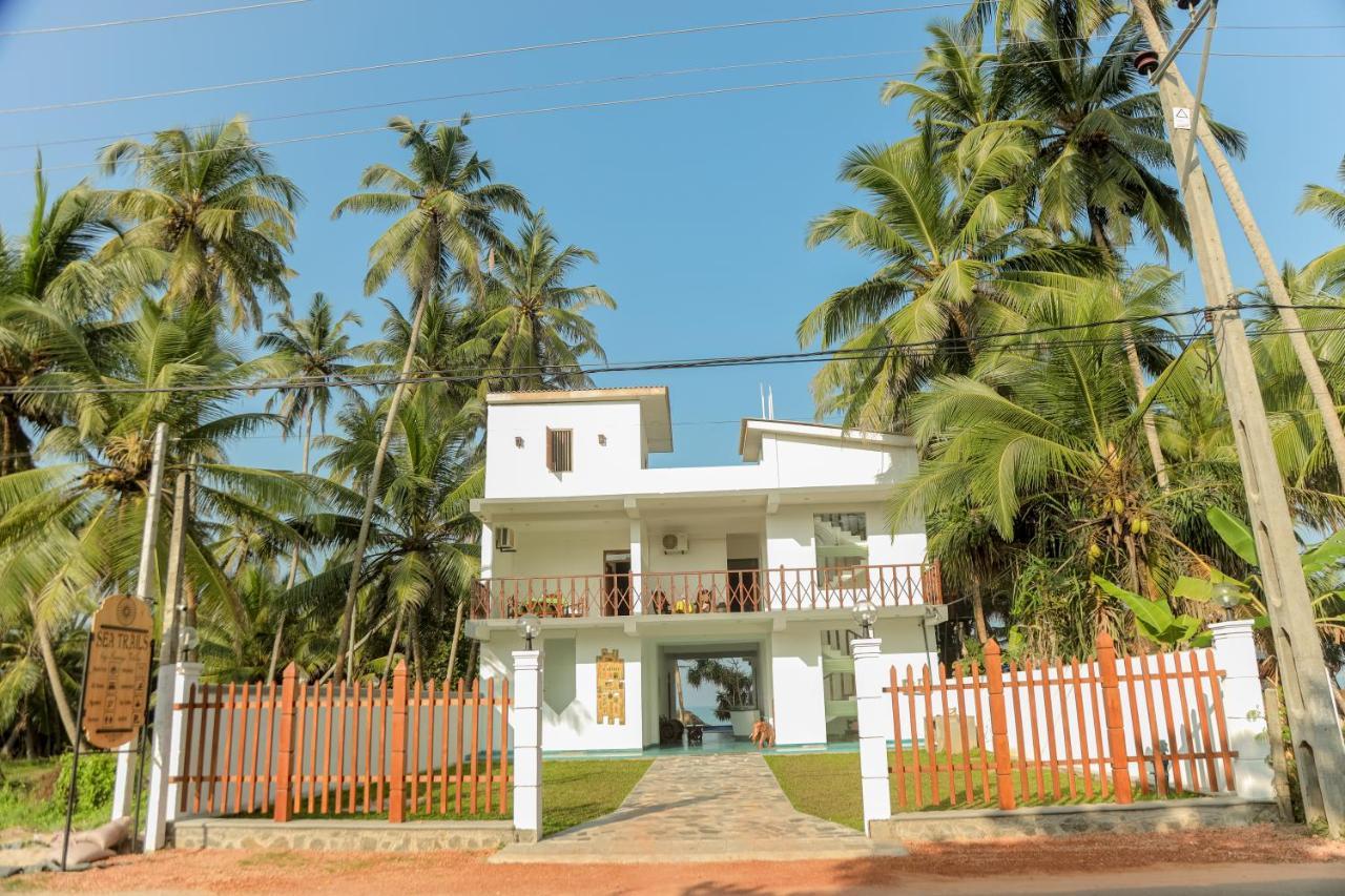 Sea Trails Bentota Hotel Bagian luar foto