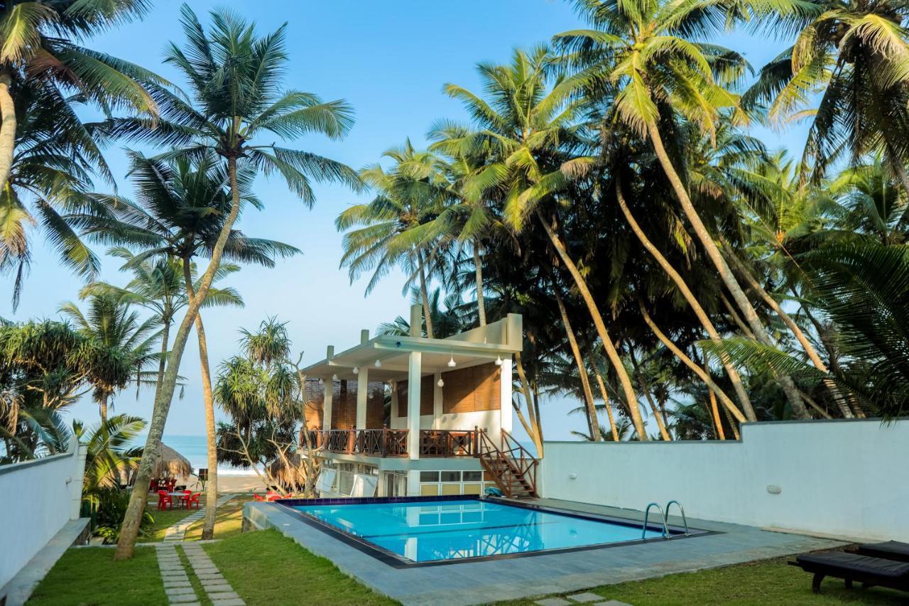 Sea Trails Bentota Hotel Bagian luar foto