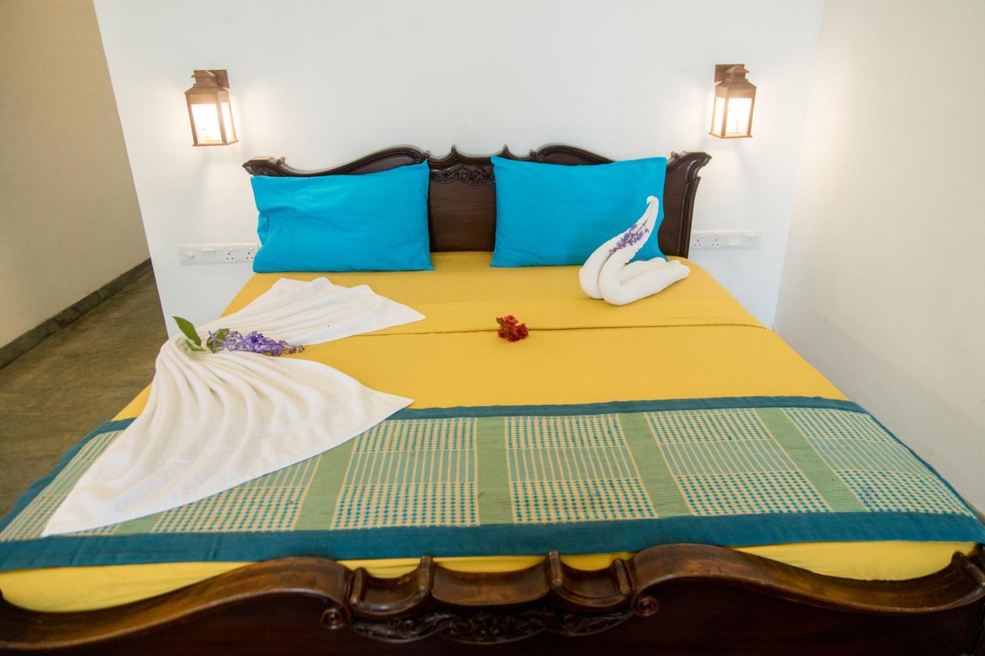 Sea Trails Bentota Hotel Bagian luar foto