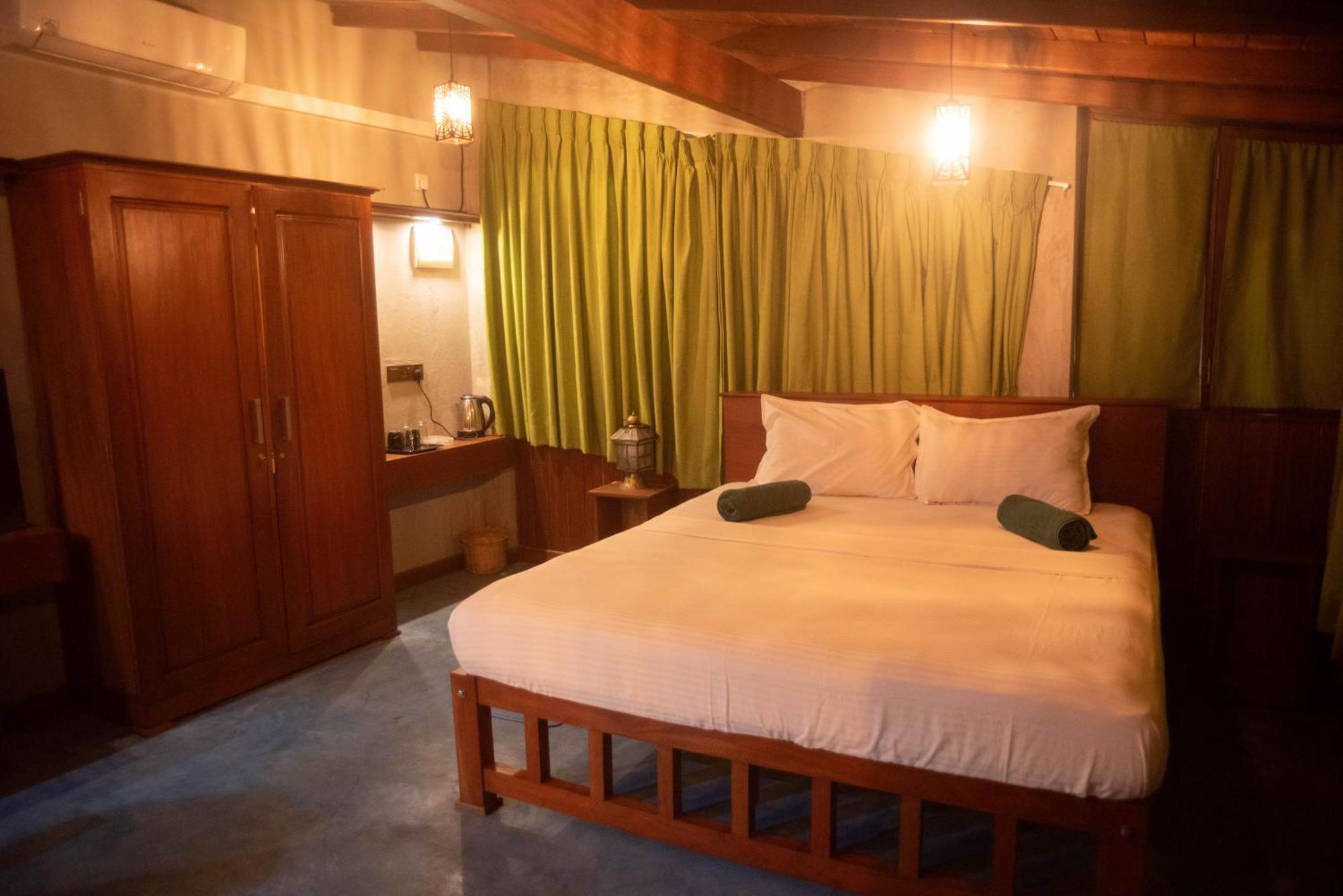 Sea Trails Bentota Hotel Bagian luar foto