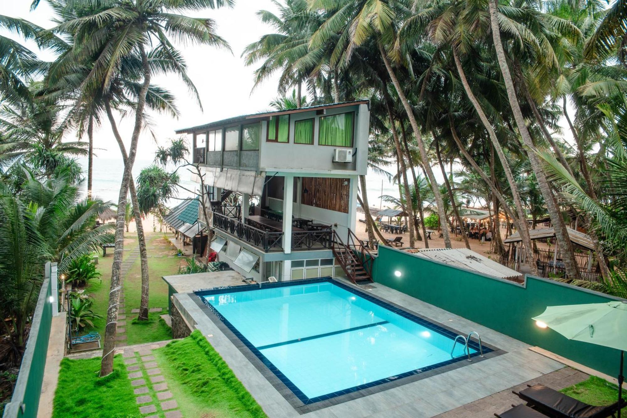 Sea Trails Bentota Hotel Bagian luar foto