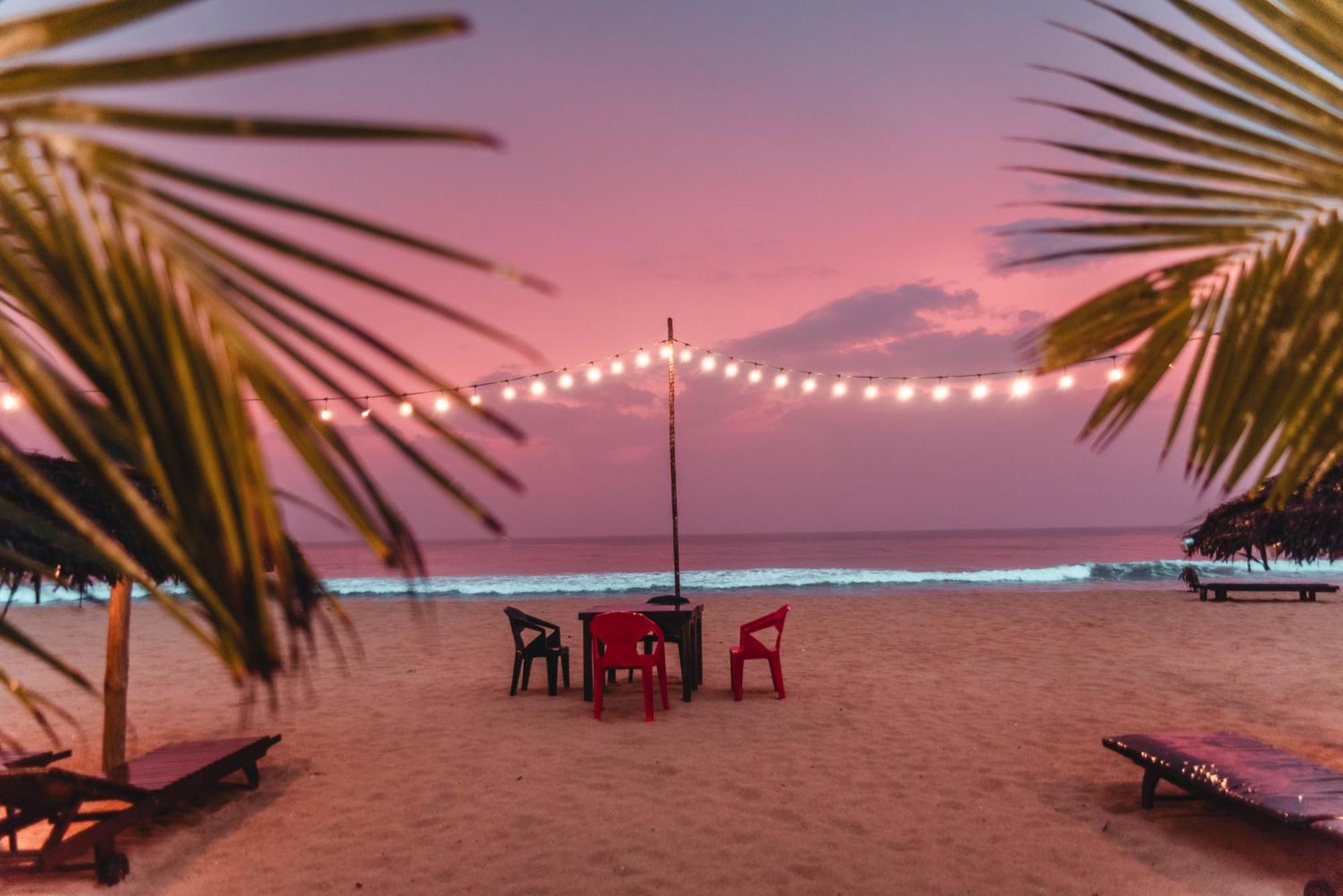Sea Trails Bentota Hotel Bagian luar foto