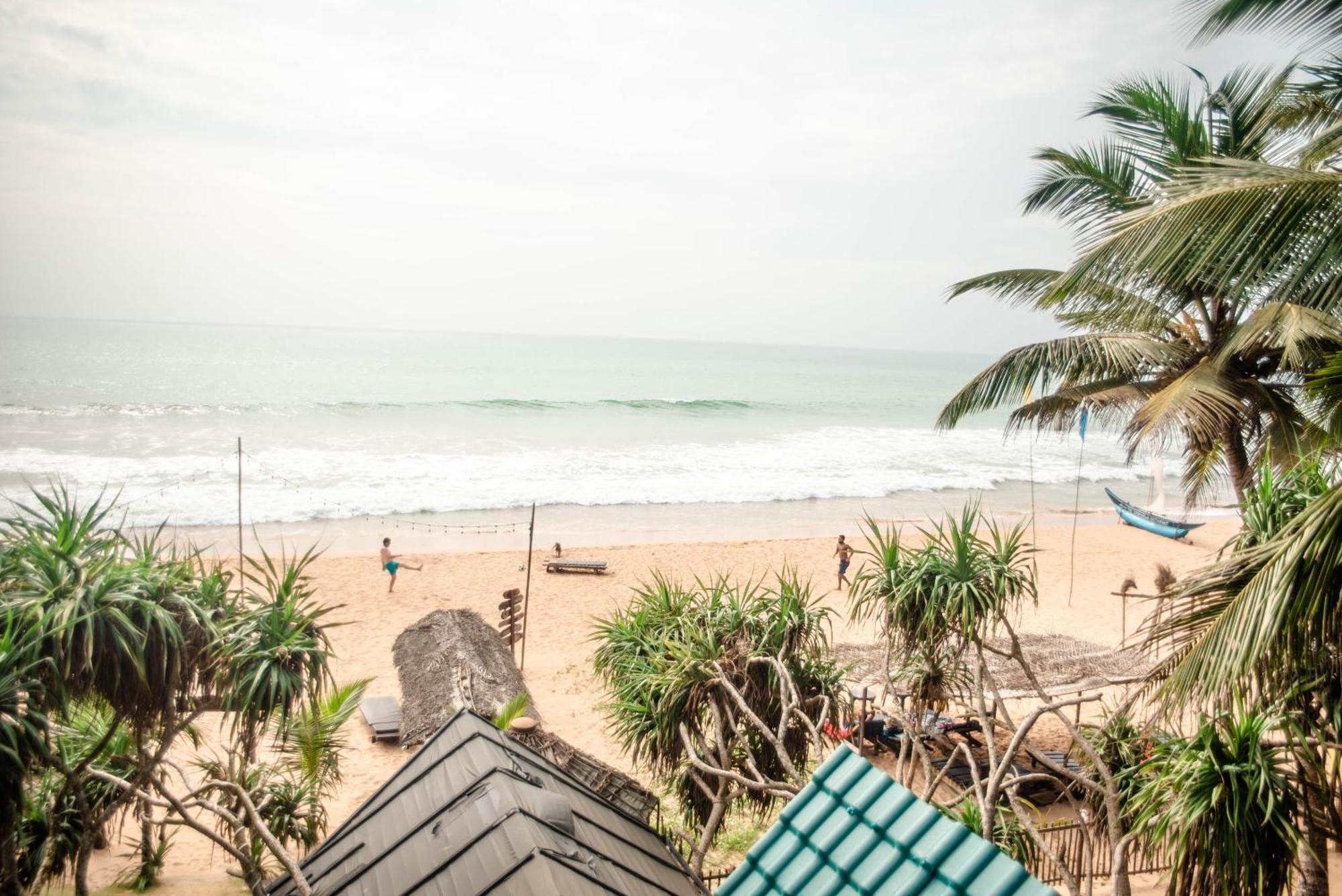 Sea Trails Bentota Hotel Bagian luar foto