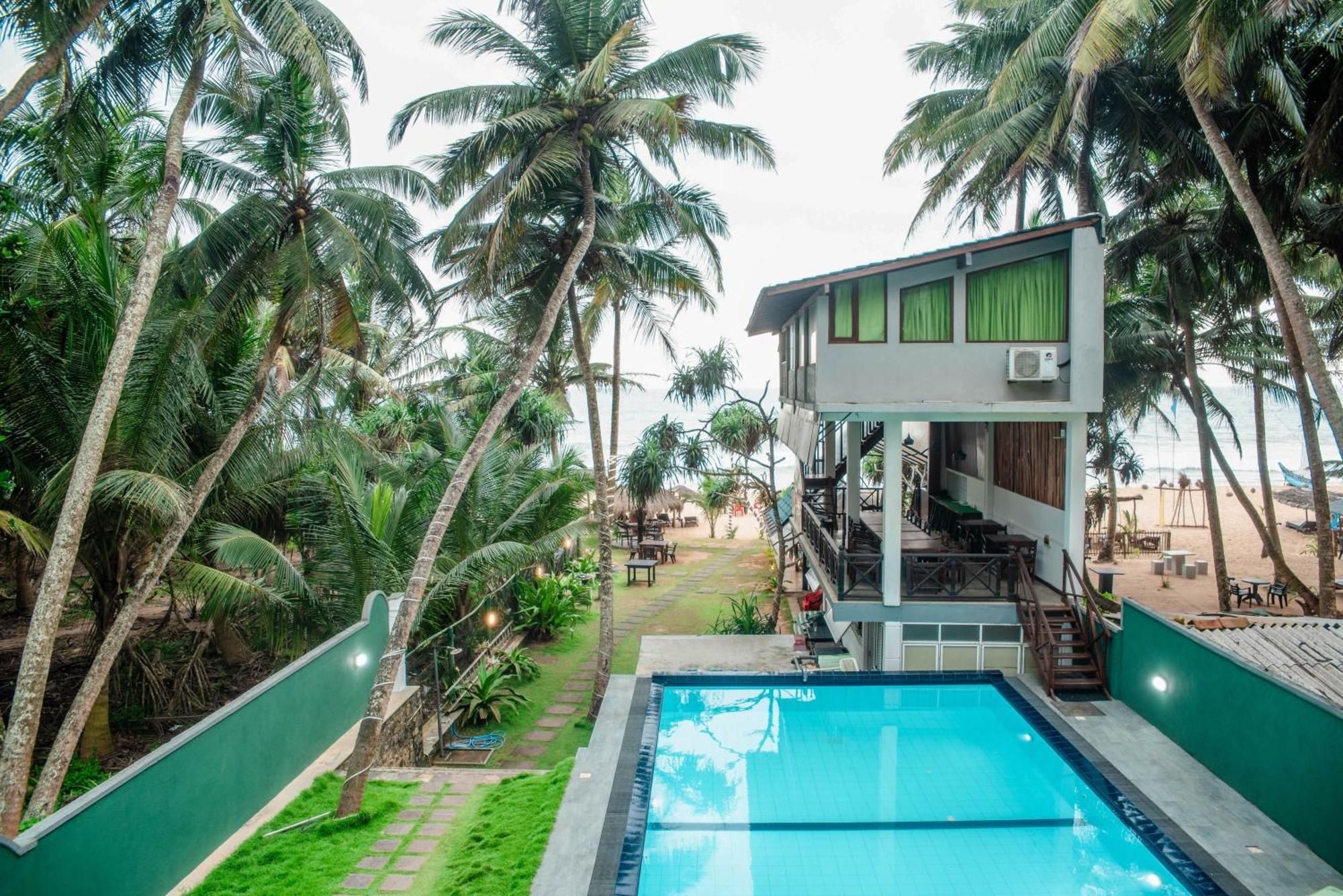 Sea Trails Bentota Hotel Bagian luar foto