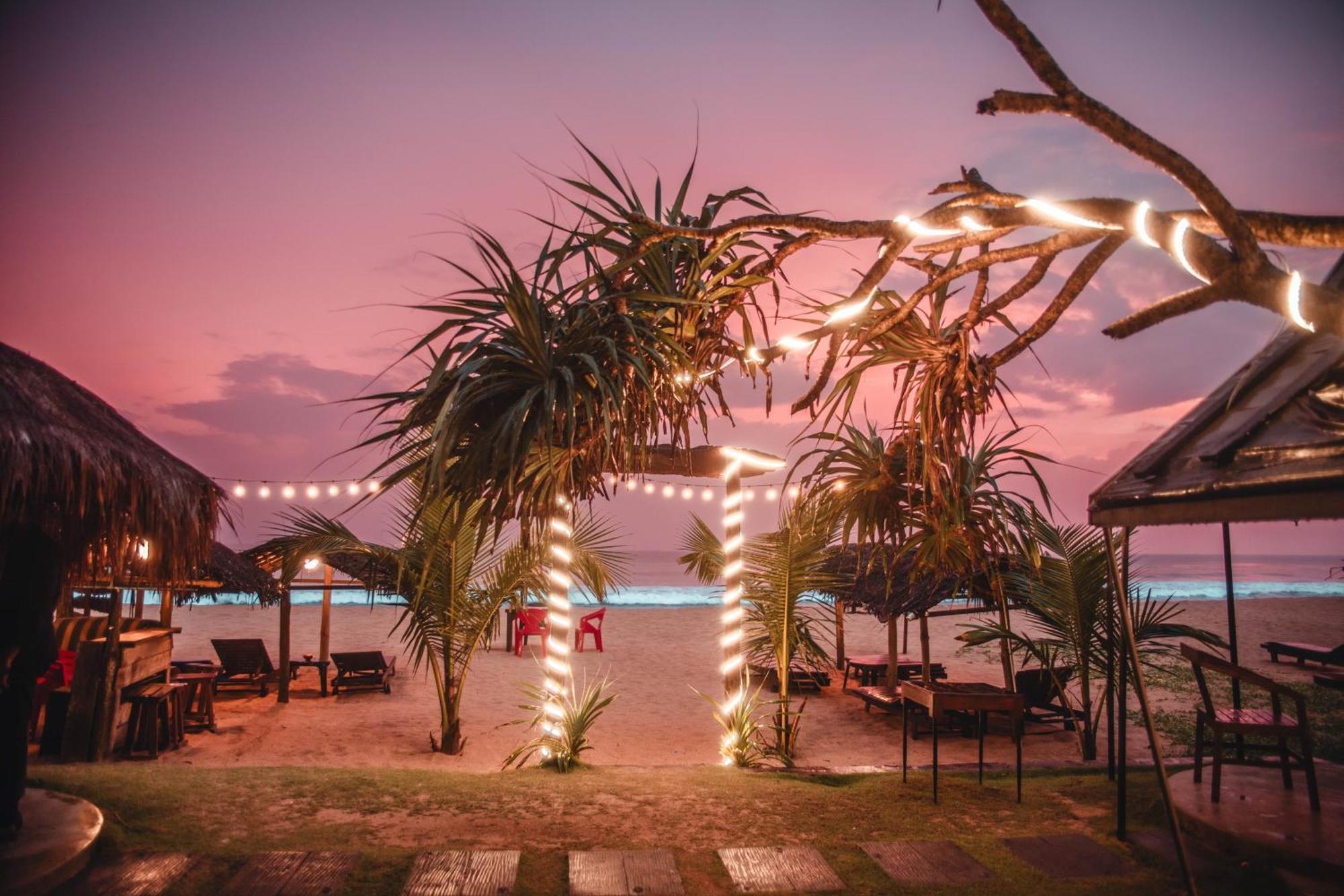 Sea Trails Bentota Hotel Bagian luar foto