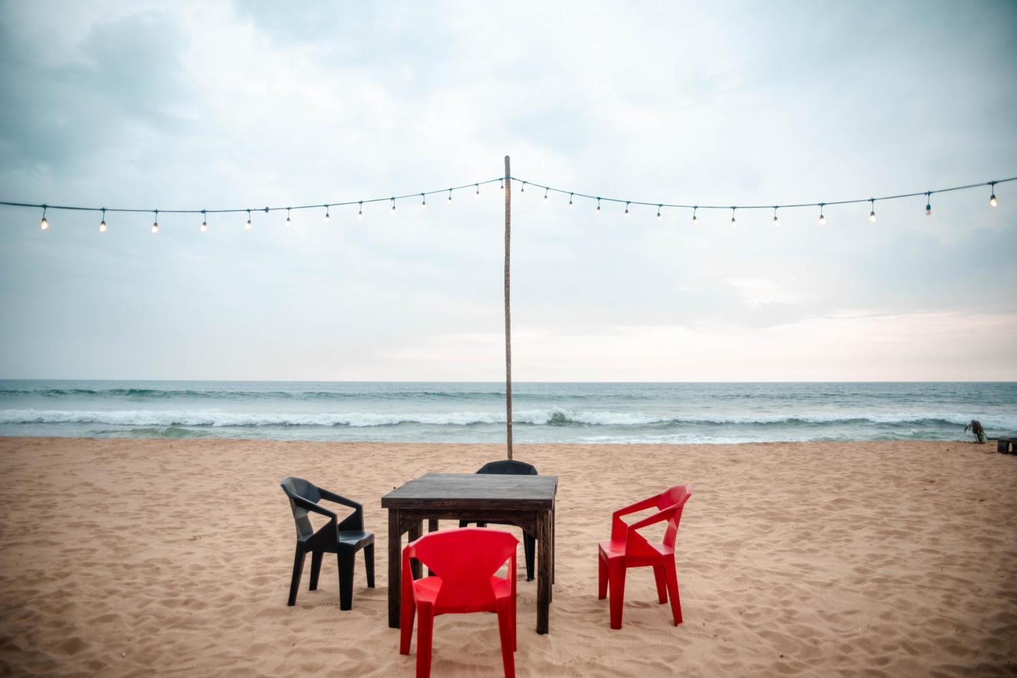 Sea Trails Bentota Hotel Bagian luar foto