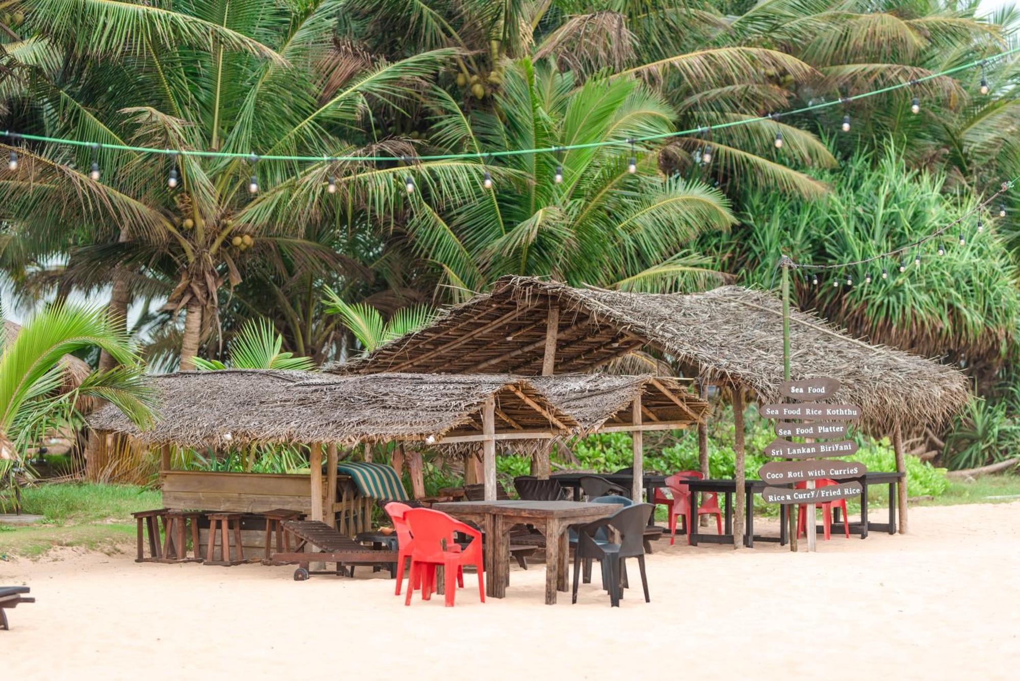 Sea Trails Bentota Hotel Bagian luar foto